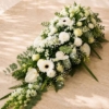 Dessus de cercueil blanc — Blanc Éternel, fleurs de deuil livrées à Paris